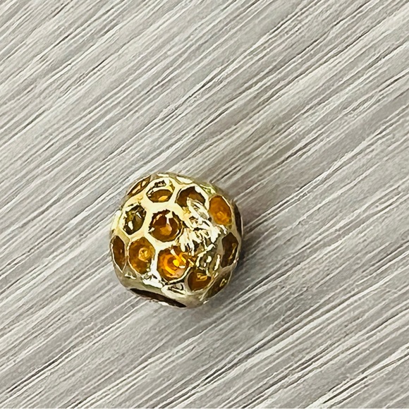 Honey bee 🐝 charm only, Fits Pandora bracelets - Picture 3 of 6
